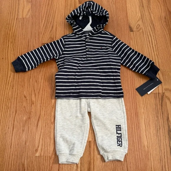 Tommy Hilfiger Baby Boy 2 Piece Outfit Set - Picture 3 of 12